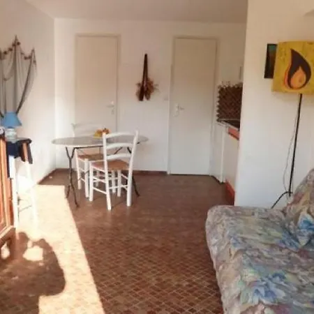 Studio With Terrace 122 아파트 *