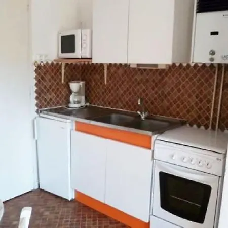 Studio With Terrace 122 아파트